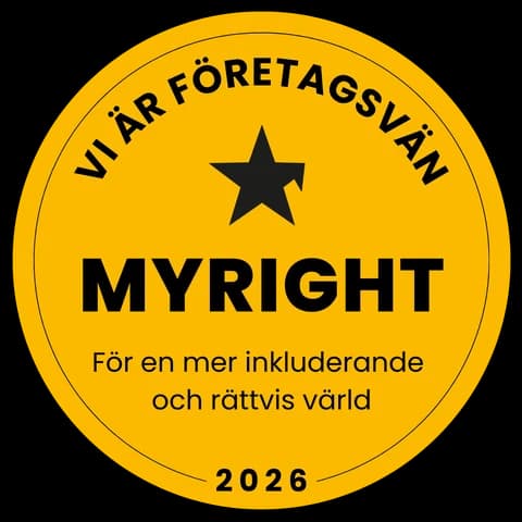 Rund gul märkning med texten: Vi är företagsvän, MyRight, för en mer inkluderande och rättvis värld, 2026.